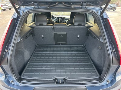 2022 Volvo XC40 R-Design