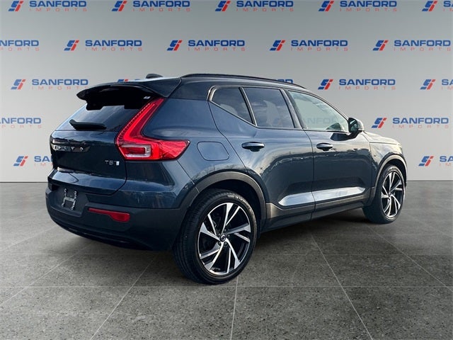 2022 Volvo XC40 R-Design