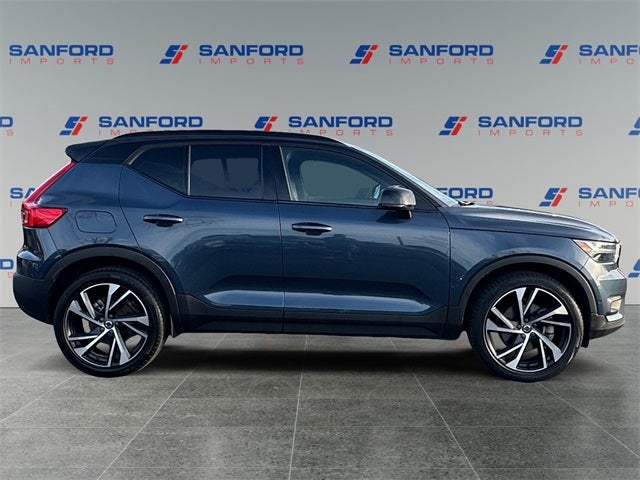 2022 Volvo XC40 R-Design