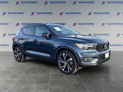 2022 Volvo XC40 R-Design