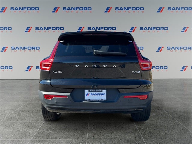 2021 Volvo XC40 R-Design