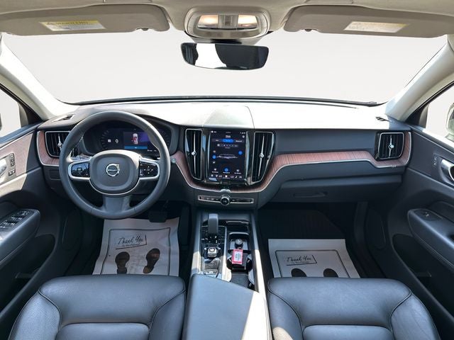 2023 Volvo XC60 B5 Plus Dark Theme