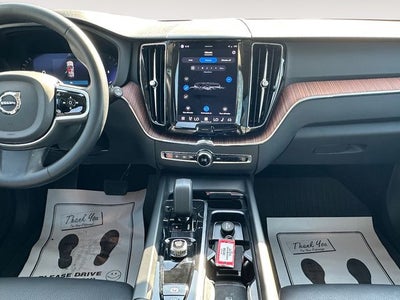 2023 Volvo XC60 B5 Plus Dark Theme