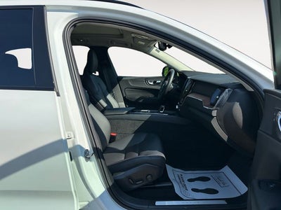 2023 Volvo XC60 B5 Plus Dark Theme