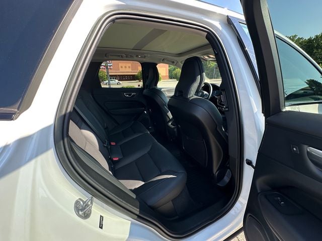2023 Volvo XC60 B5 Plus Dark Theme