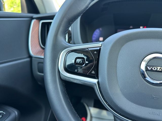 2023 Volvo XC60 B5 Plus Dark Theme