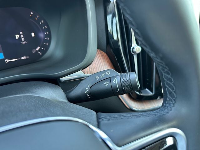 2023 Volvo XC60 B5 Plus Dark Theme
