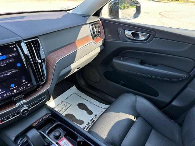2023 Volvo XC60 B5 Plus Dark Theme