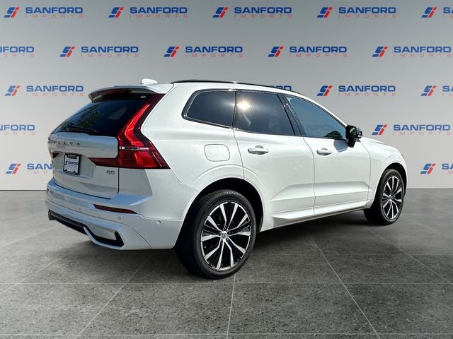 2023 Volvo XC60 B5 Plus Dark Theme