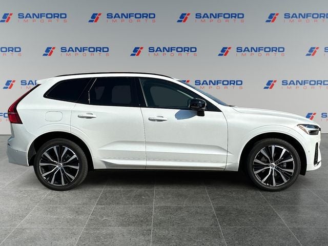 2023 Volvo XC60 B5 Plus Dark Theme