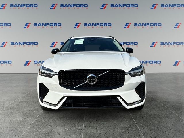 2023 Volvo XC60 B5 Plus Dark Theme