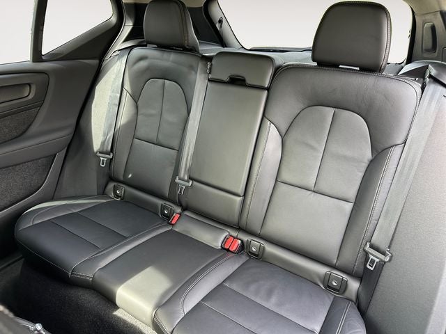 2023 Volvo XC40 B5 Plus Bright Theme