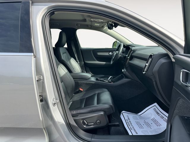 2023 Volvo XC40 B5 Plus Bright Theme