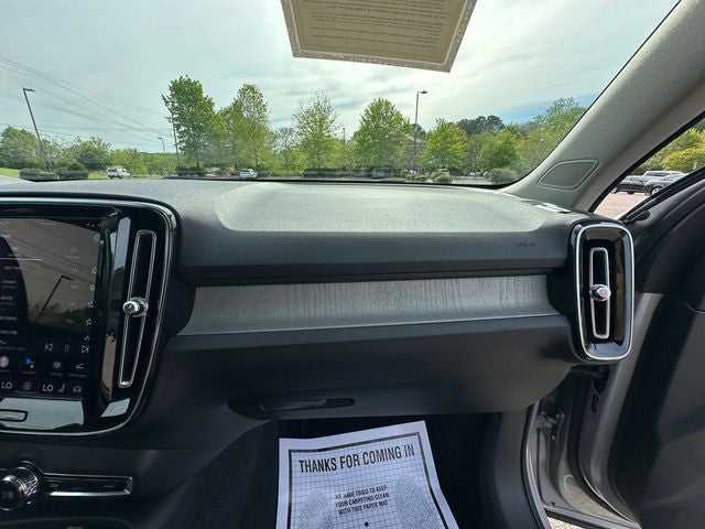 2023 Volvo XC40 B5 Plus Bright Theme