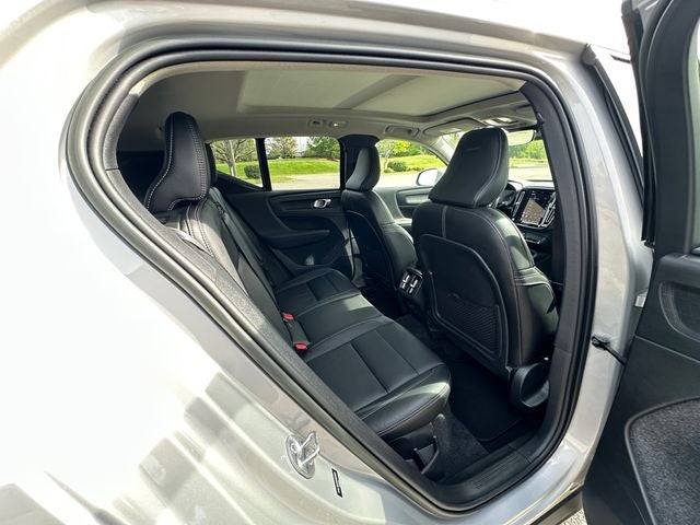 2023 Volvo XC40 B5 Plus Bright Theme