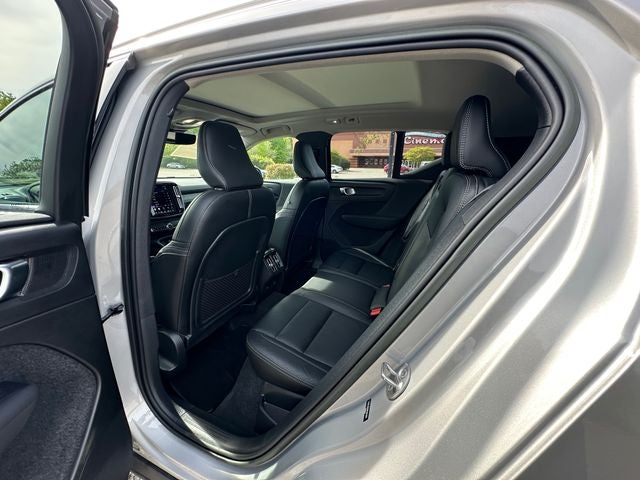 2023 Volvo XC40 B5 Plus Bright Theme