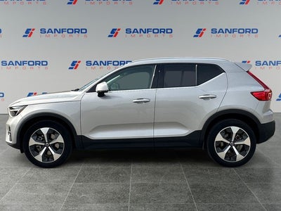 2023 Volvo XC40 B5 Plus Bright Theme