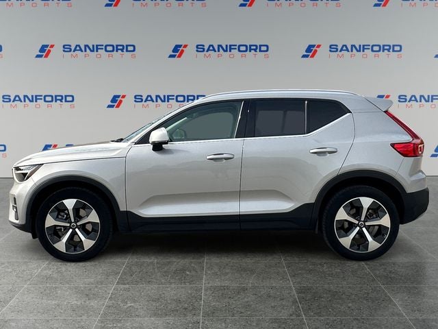 2023 Volvo XC40 B5 Plus Bright Theme