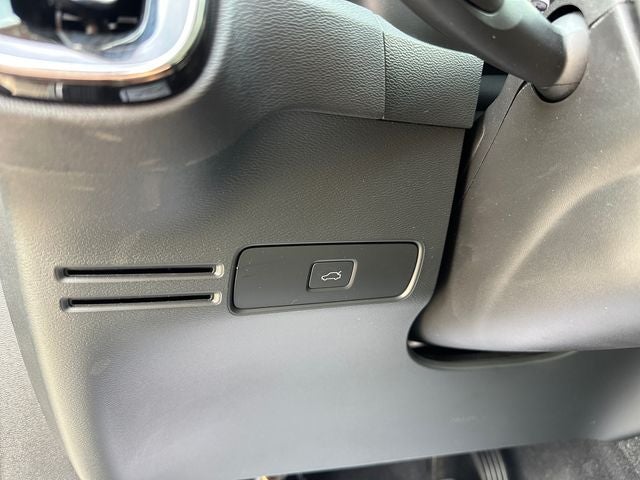 2023 Volvo XC40 B5 Plus Bright Theme