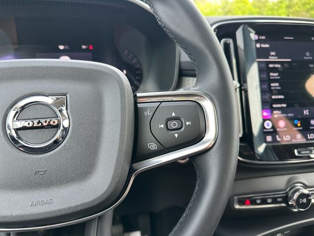 2023 Volvo XC40 B5 Plus Bright Theme