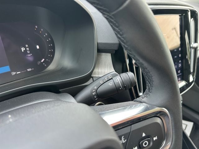 2023 Volvo XC40 B5 Plus Bright Theme