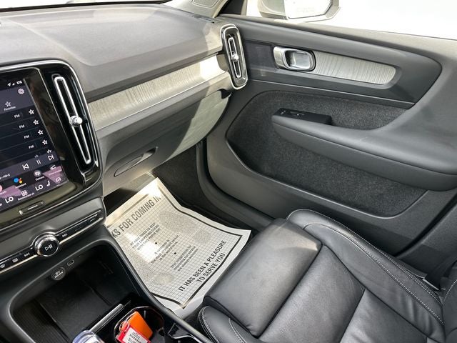 2023 Volvo XC40 B5 Plus Bright Theme