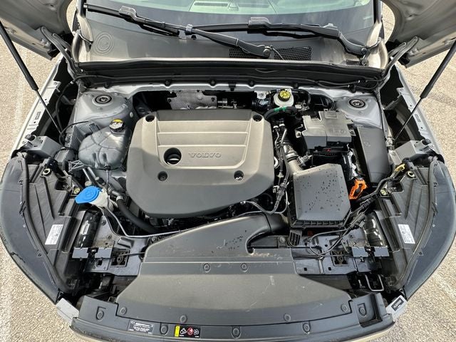 2023 Volvo XC40 B5 Plus Bright Theme