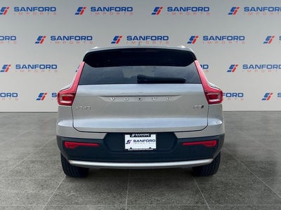 2023 Volvo XC40 B5 Plus Bright Theme