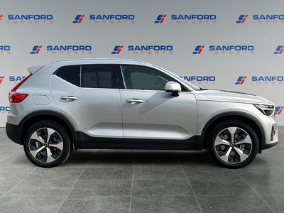 2023 Volvo XC40 B5 Plus Bright Theme