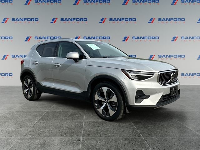 2023 Volvo XC40 B5 Plus Bright Theme