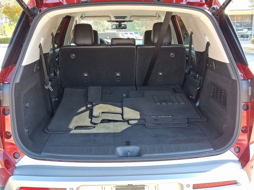 2022 Nissan Pathfinder SL