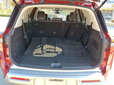 2022 Nissan Pathfinder SL