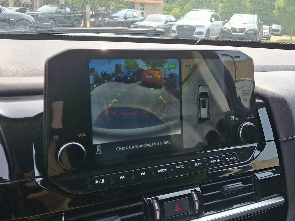 2024 Nissan Pathfinder SL