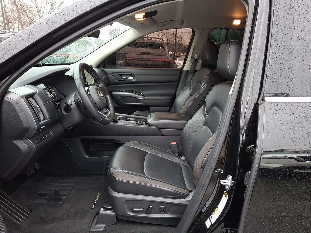 2023 Nissan Pathfinder SL