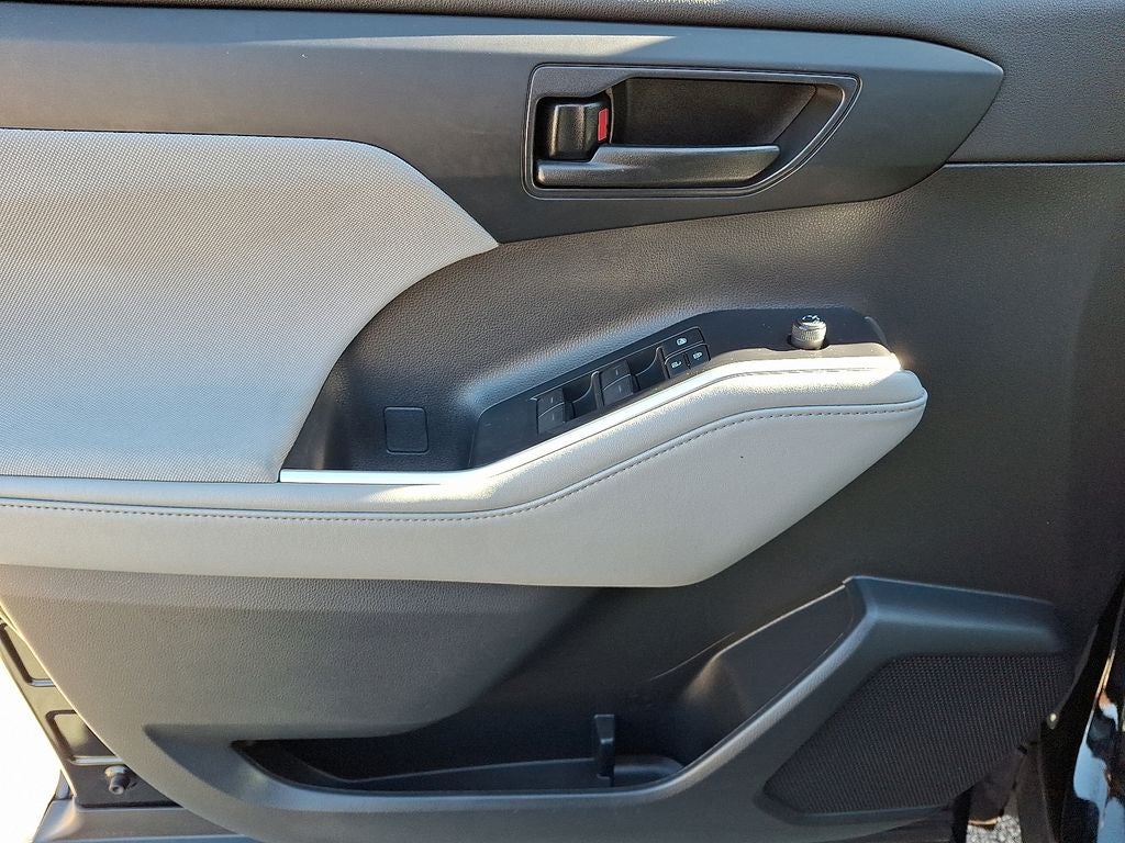 2021 Toyota Highlander Hybrid LE