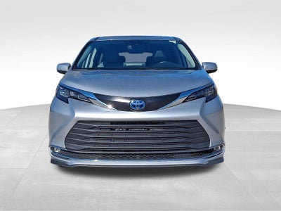 2024 Toyota Sienna XLE 8 Passenger