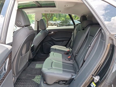 2022 Audi Q8 55 Premium quattro