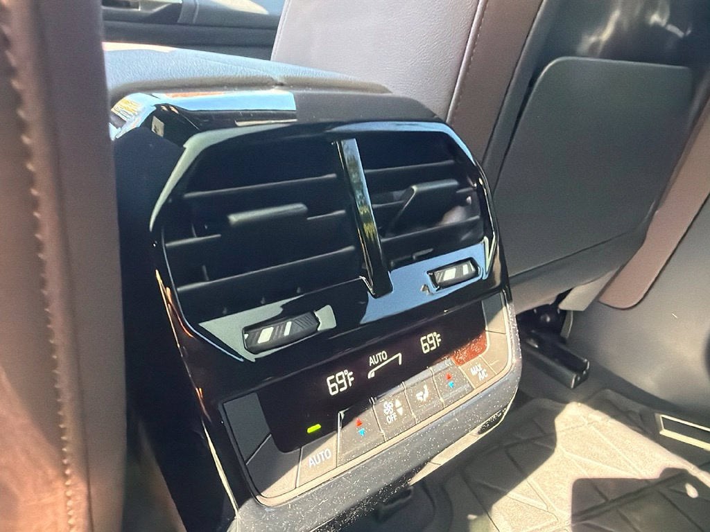 2025 BMW iX xDrive50