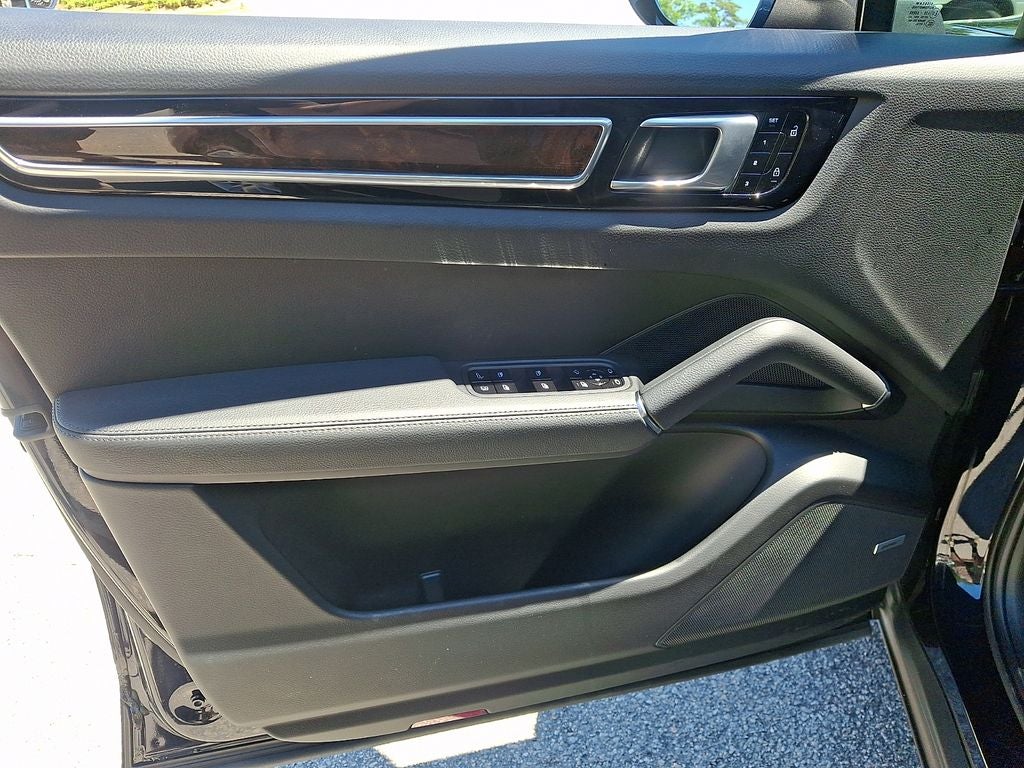 2021 Porsche Cayenne E-Hybrid Base
