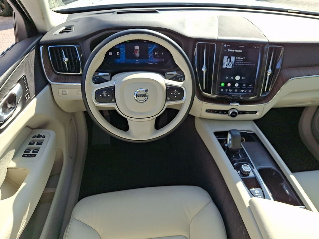 2022 Volvo XC60 B5 Momentum
