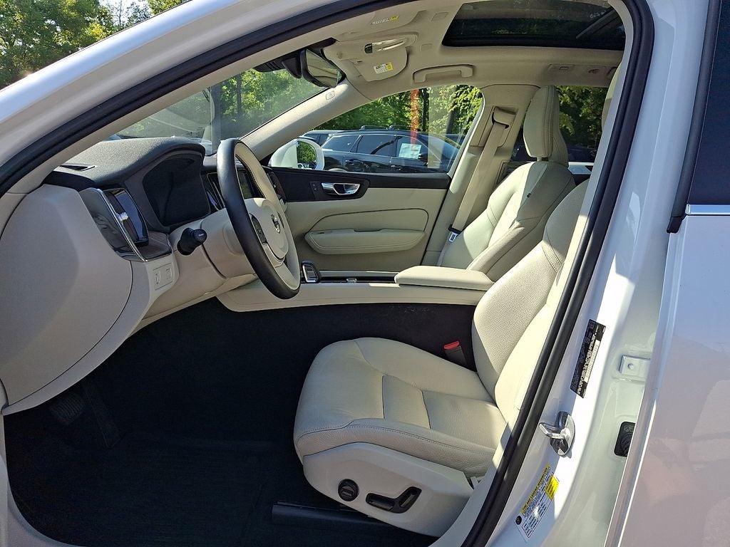 2022 Volvo XC60 B5 Momentum