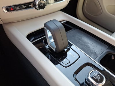 2022 Volvo XC60 B5 Momentum
