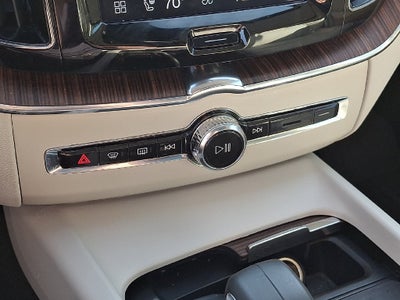 2022 Volvo XC60 B5 Momentum