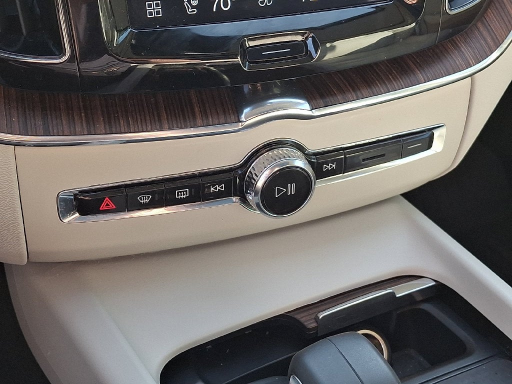 2022 Volvo XC60 B5 Momentum