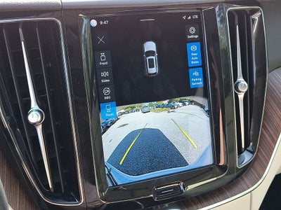 2022 Volvo XC60 B5 Momentum