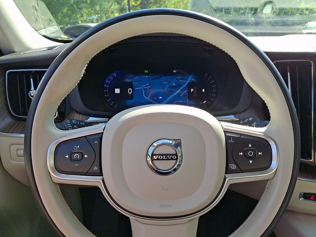 2022 Volvo XC60 B5 Momentum