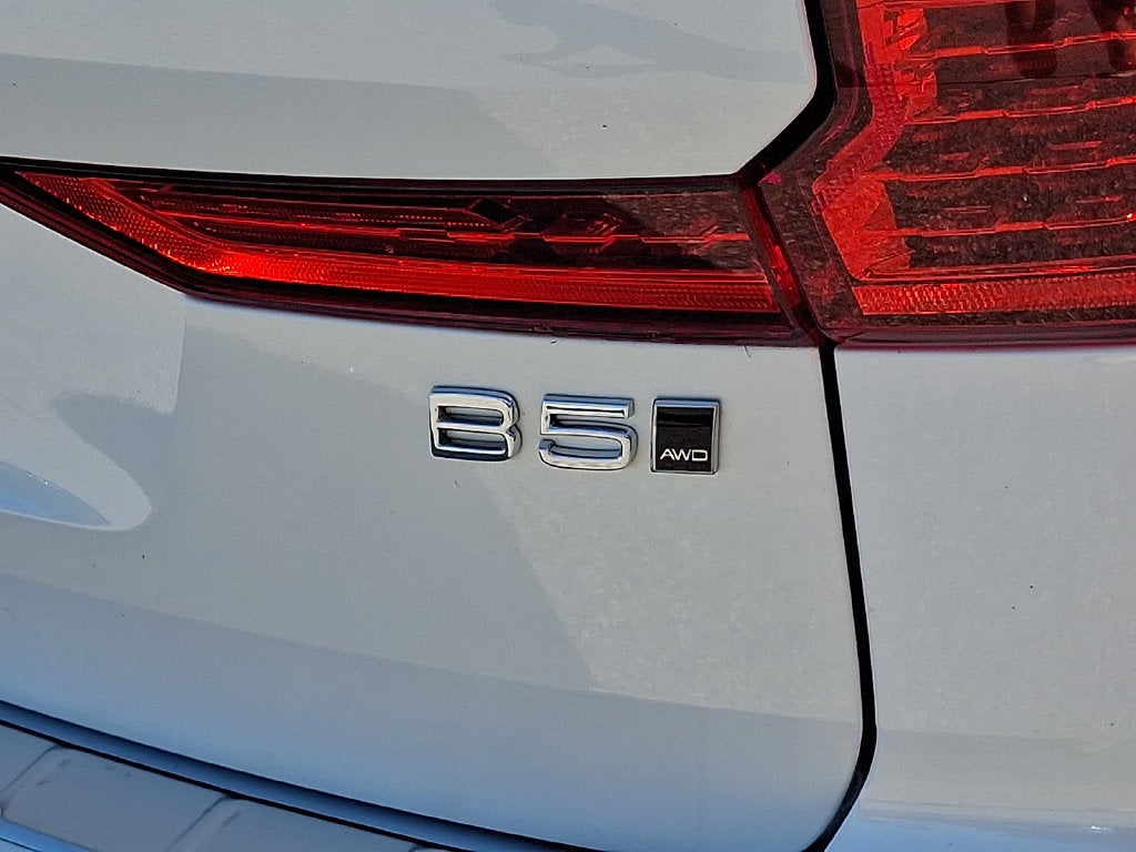 2022 Volvo XC60 B5 Momentum