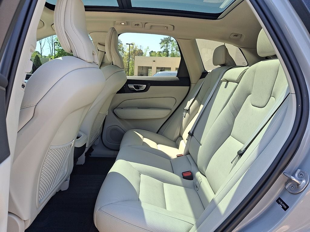 2024 Volvo XC60 B5 Plus Dark Theme