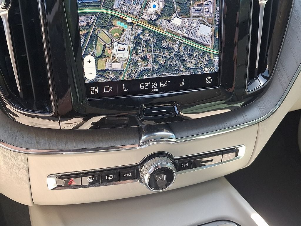 2024 Volvo XC60 B5 Plus Dark Theme