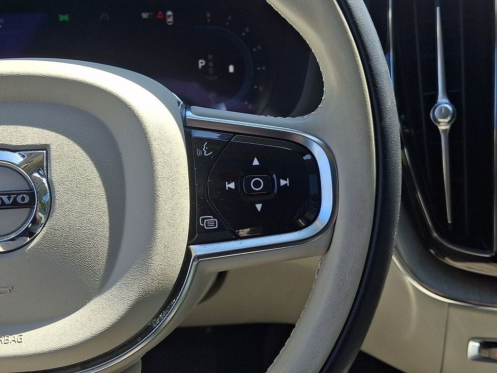 2024 Volvo XC60 B5 Plus Dark Theme